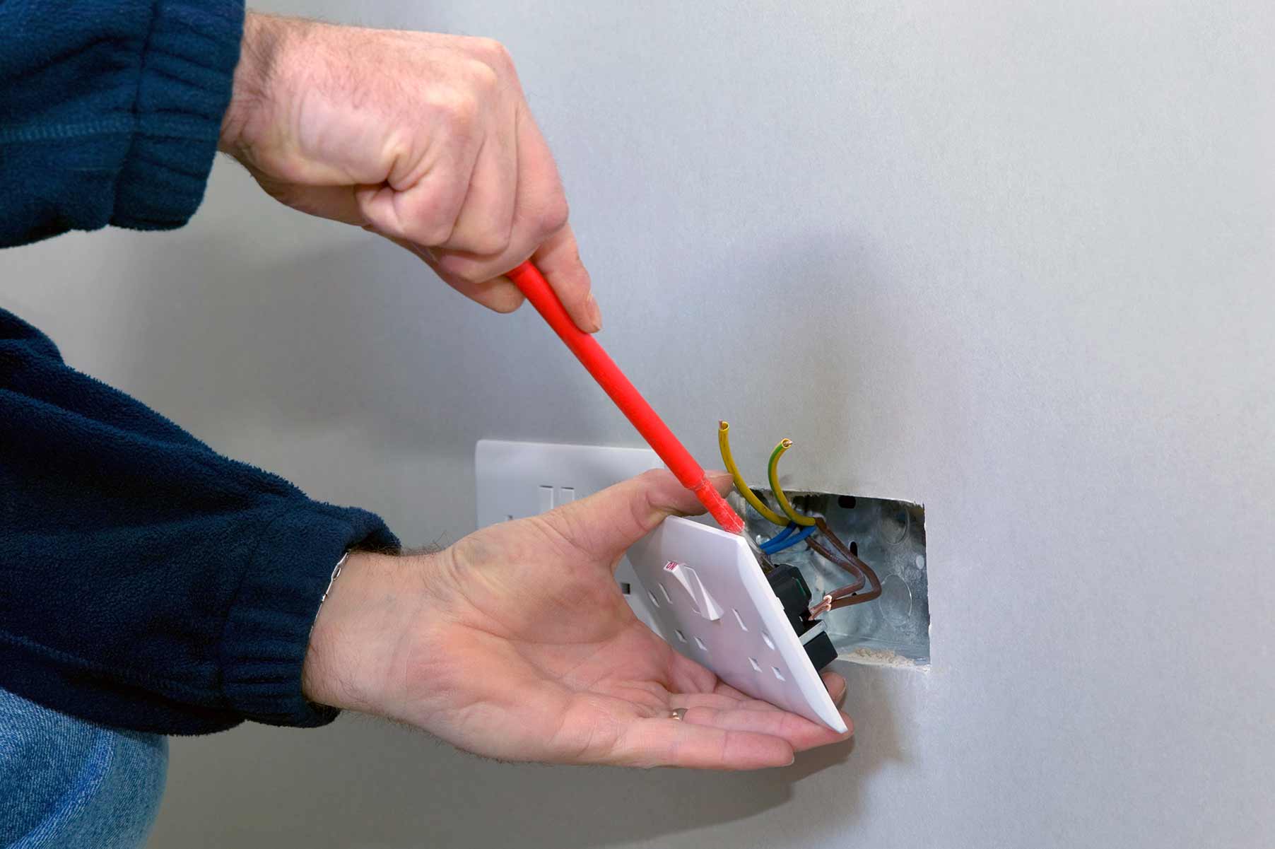 Our electricians can install plug sockets for domestic and commercial proeprties in Grantham and the local area. 